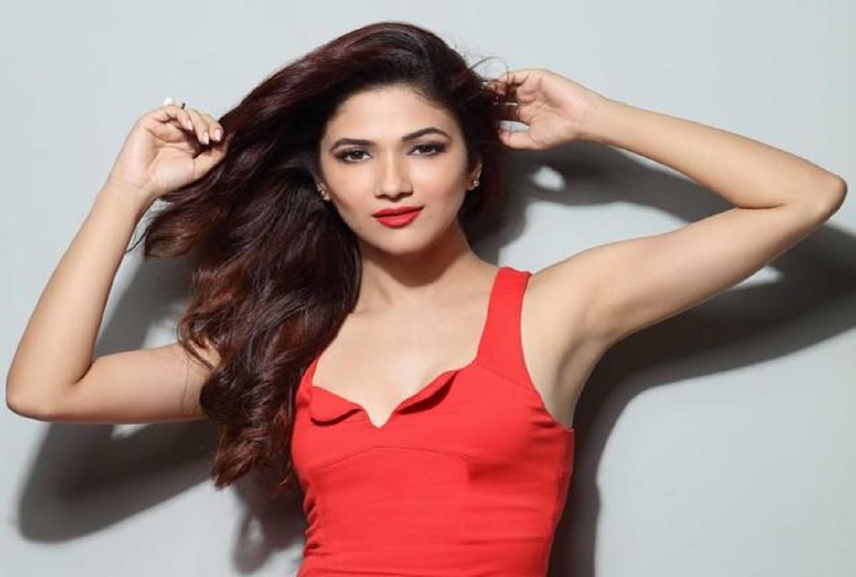 ridhima pandit in designer siddharth bansal outfit in hindi
