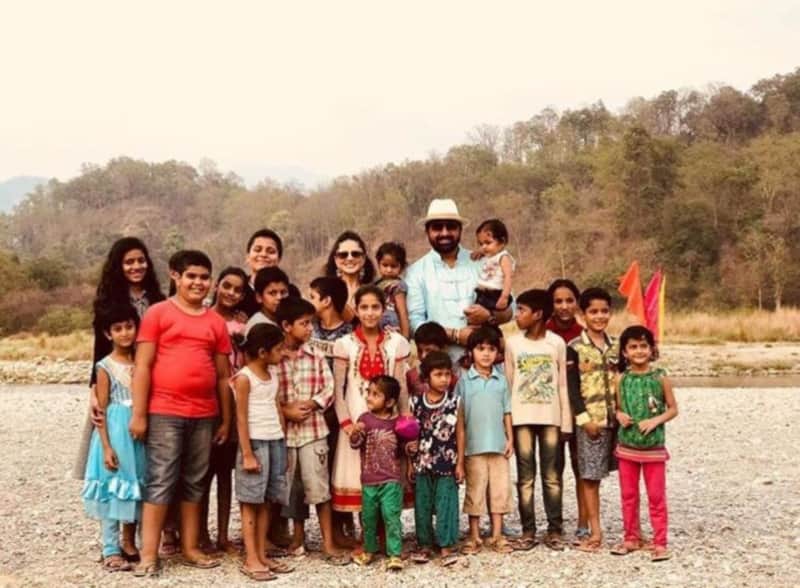 sunny leone at splitsvilla shooting trick to secure water from other