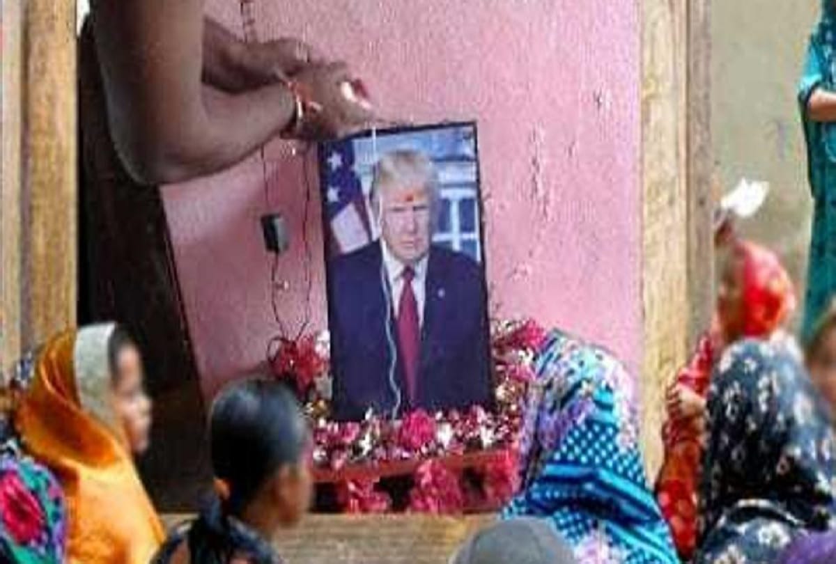 Telangana man does aarti to photo of American President Donald Trump
