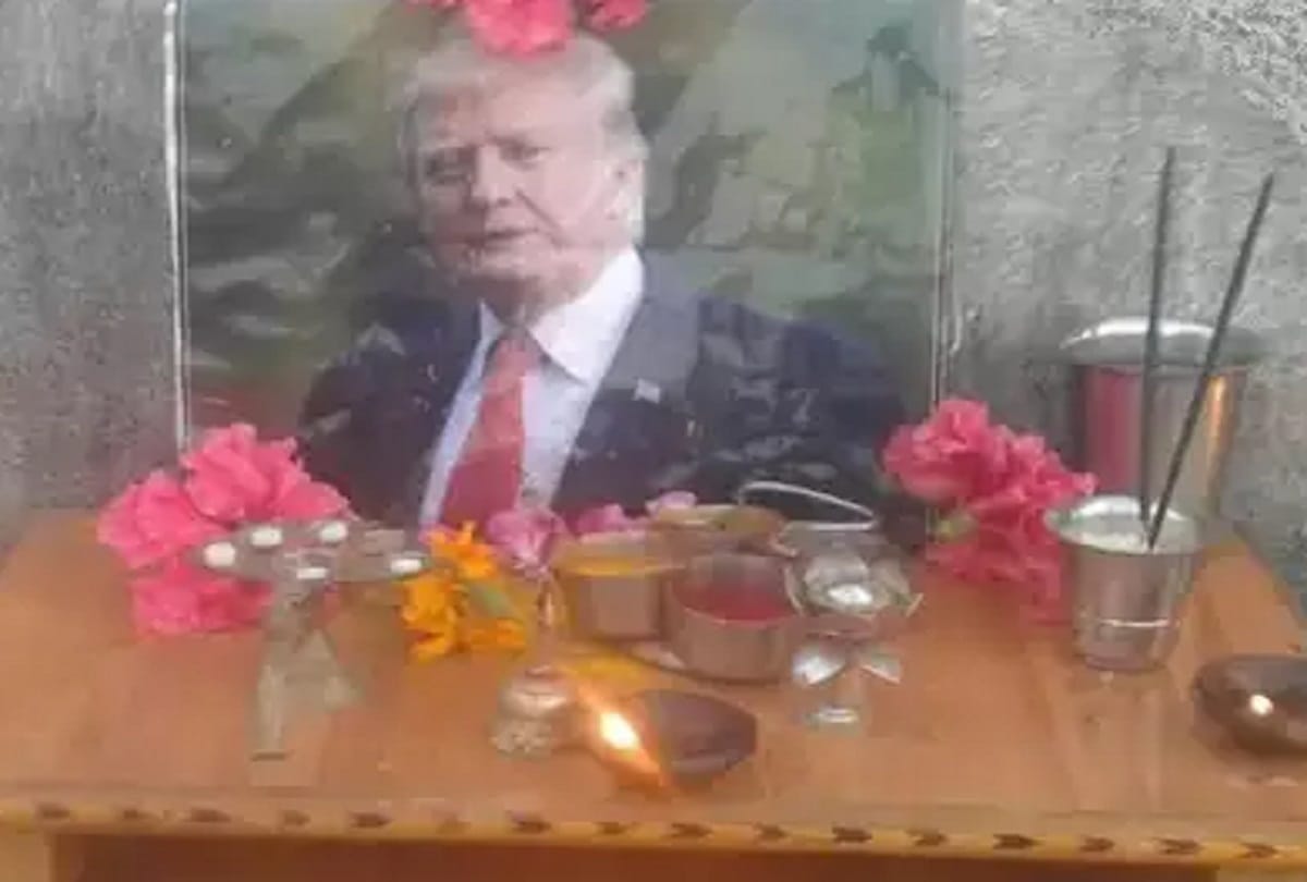 Telangana man does aarti to photo of American President Donald Trump