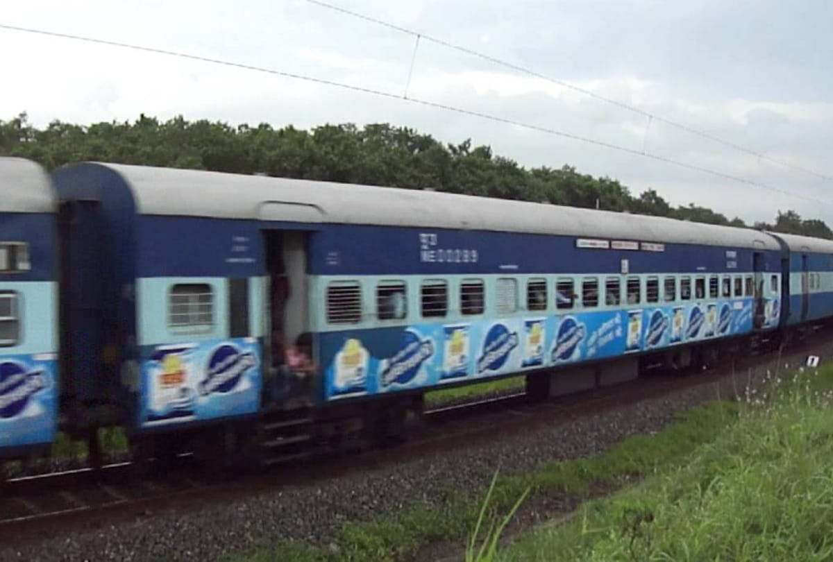 railway recovered seven lakh fifty thousand rupees fine from passengers in lucknow