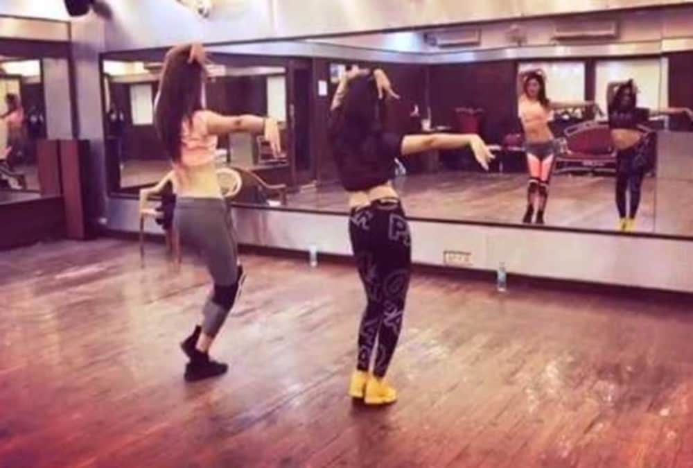 Urvashi rautela belly dance video viral on social media