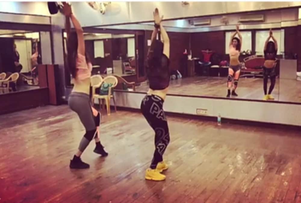 Urvashi rautela belly dance video viral on social media