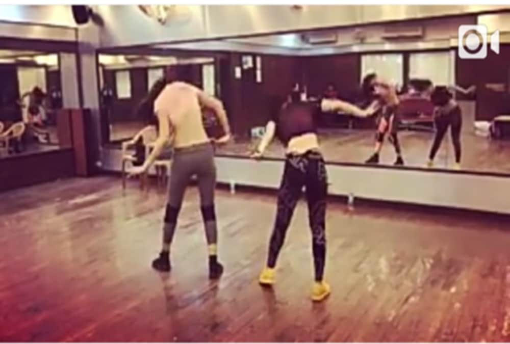 Urvashi rautela belly dance video viral on social media