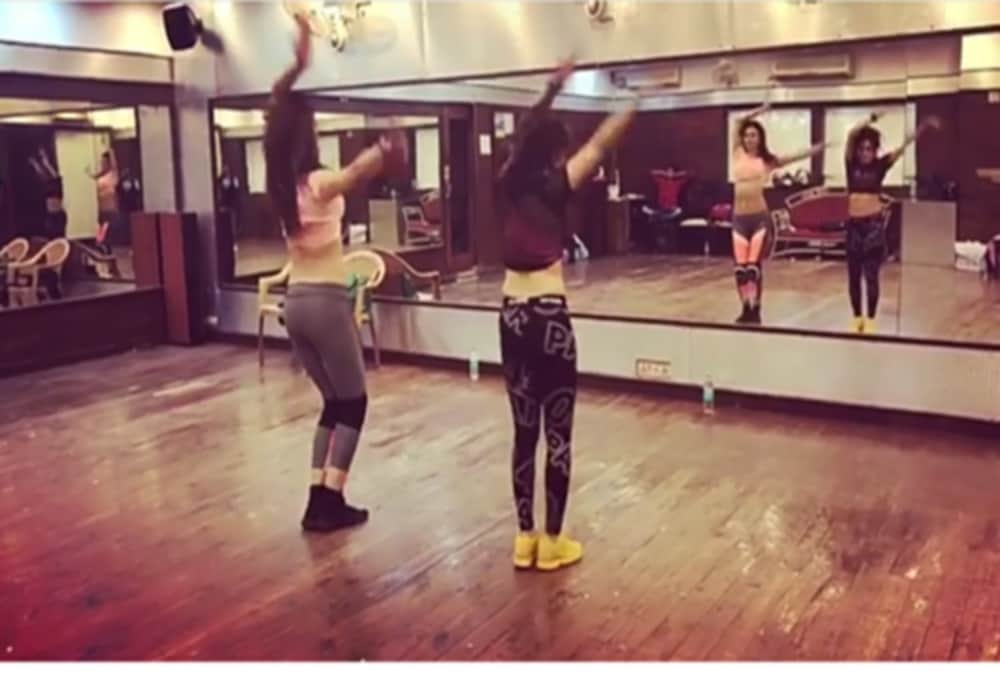 Urvashi rautela belly dance video viral on social media