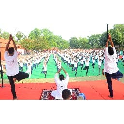 निरोग रहने के लिए हजारों ने किया योग