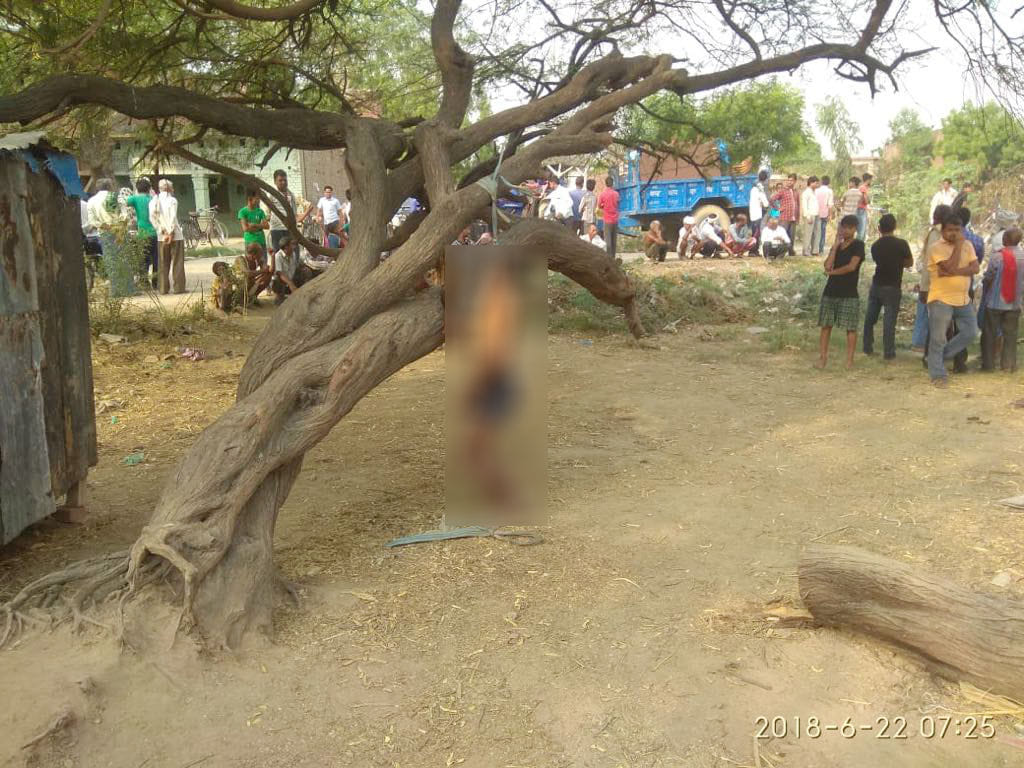 पेड़ पर लटका मिला कक्षा चार के छात्र का शव