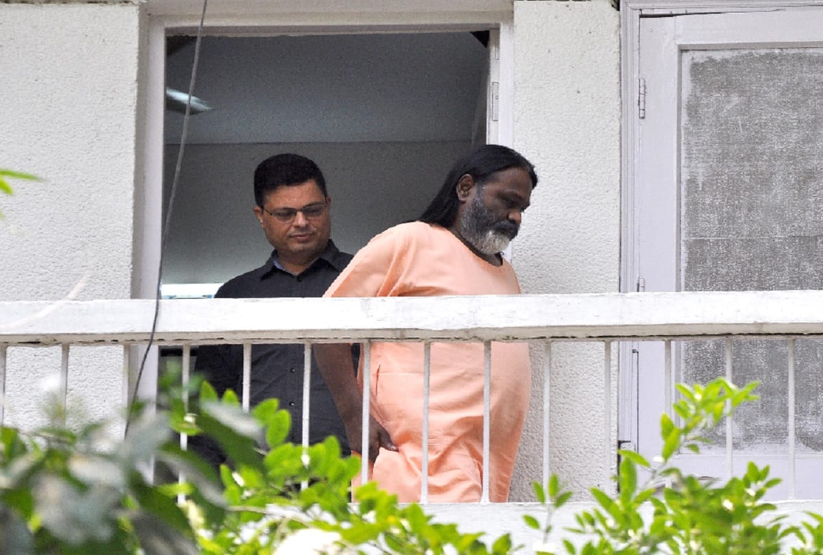 crime branch questions rape accused Daati Maharaj