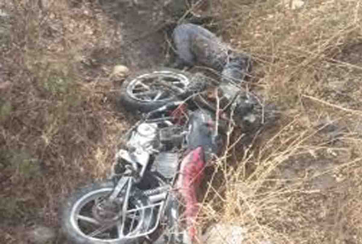 One died by falling into a ditch in hamirpur