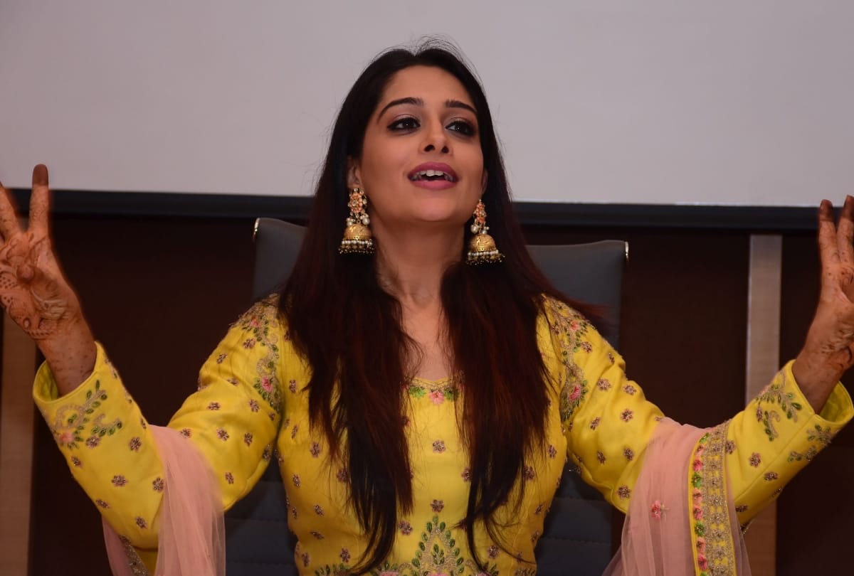 film actress dipika kakar in lucknow