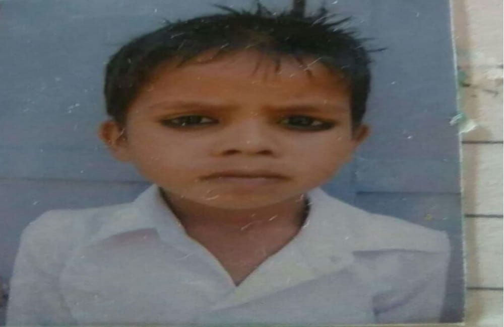 etah a child died after food poisoning 