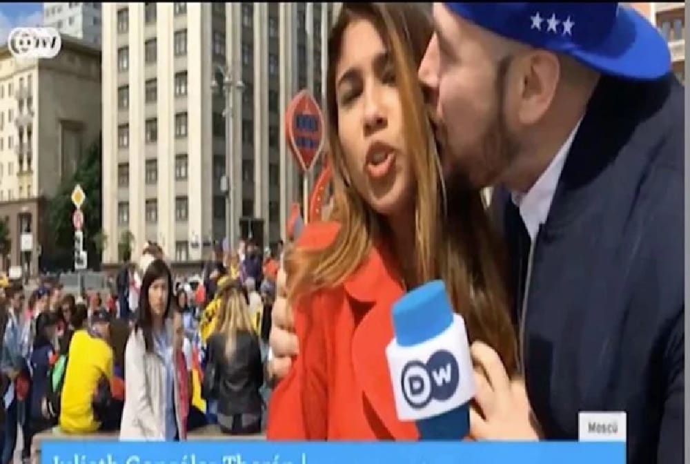 football fan try to kiss female reporter during fifa world cup 2018