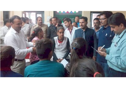 private bus accident in Mandi 13 injured