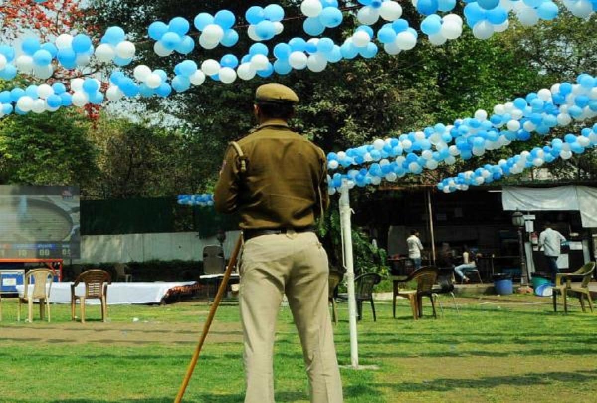 UP Police constable gives reason to expand family in leave 