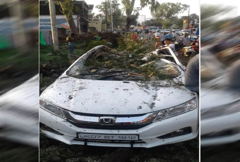 Vehicle swept in rispana river high flow after heavy rain in dehradun 