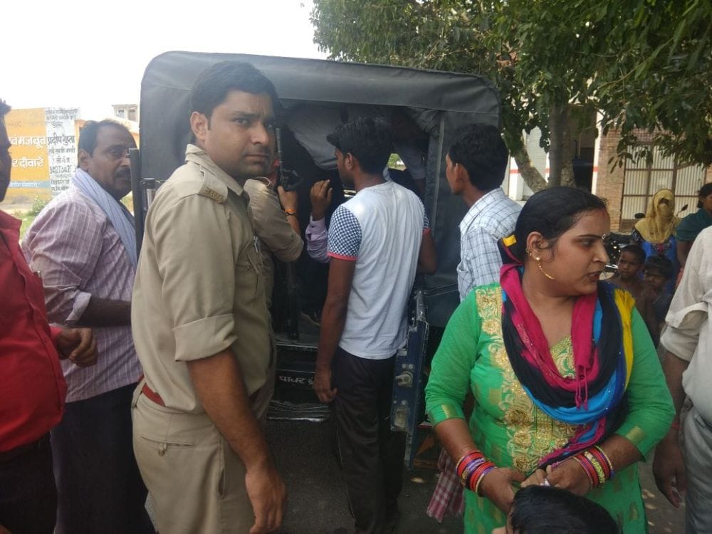 looted in eta from delhi resident couple