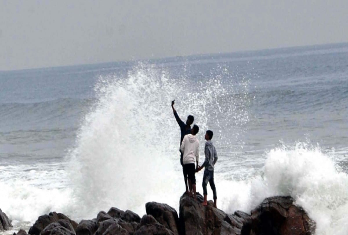 Selfie becoming reason for the death of tourists in Goa