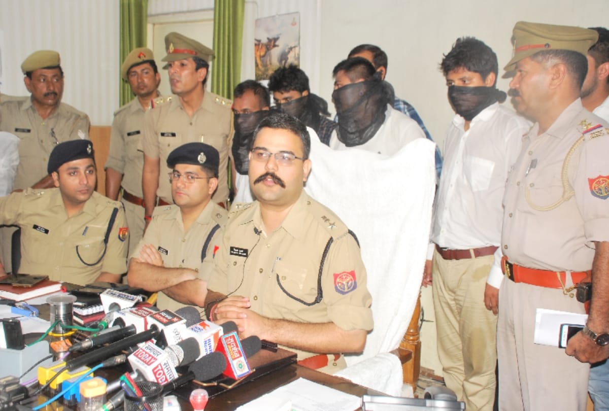 after watching movie special 26 made gang special 4, duped people as cbi officer