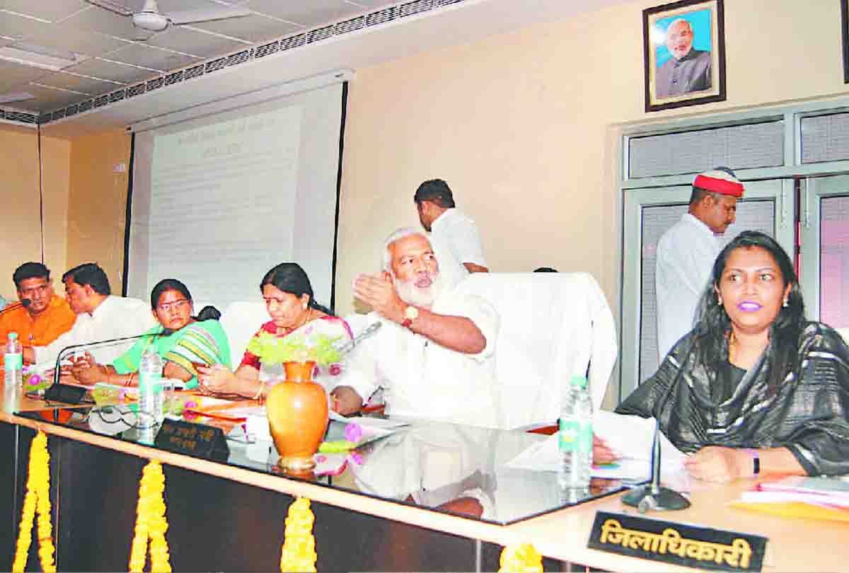 Transport Minister Swatantra Dev Singh in meeting of Etawah