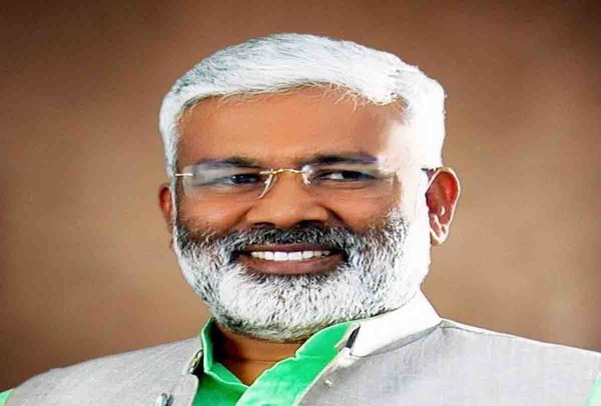 Transport Minister Swatantra Dev Singh in meeting of Etawah