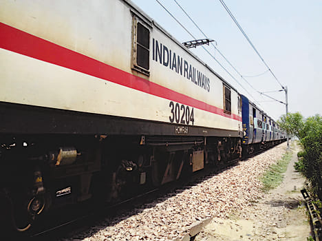 Bikaner Express stopped, jammed on crossfire crossing