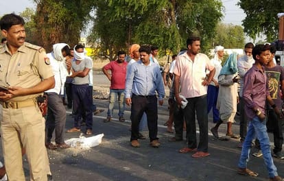 Bolero hit tree in bhadohi for save life of cycile man