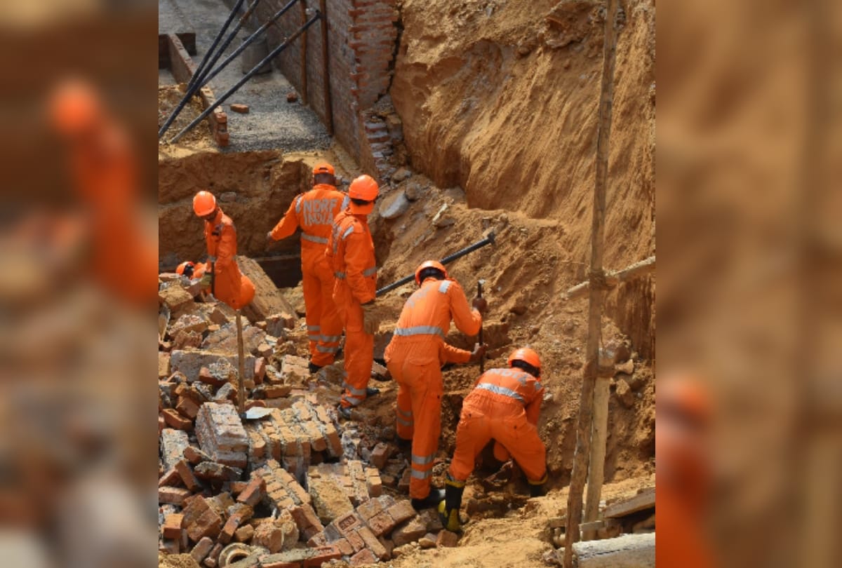  Six people injured and one dead after a wall collapsed in Greater Kailash