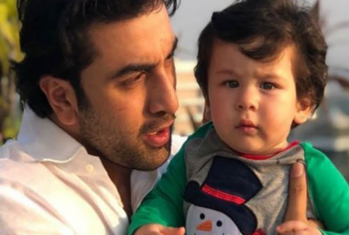 ranbir kapoor takes pictures taimur ali khan for alia