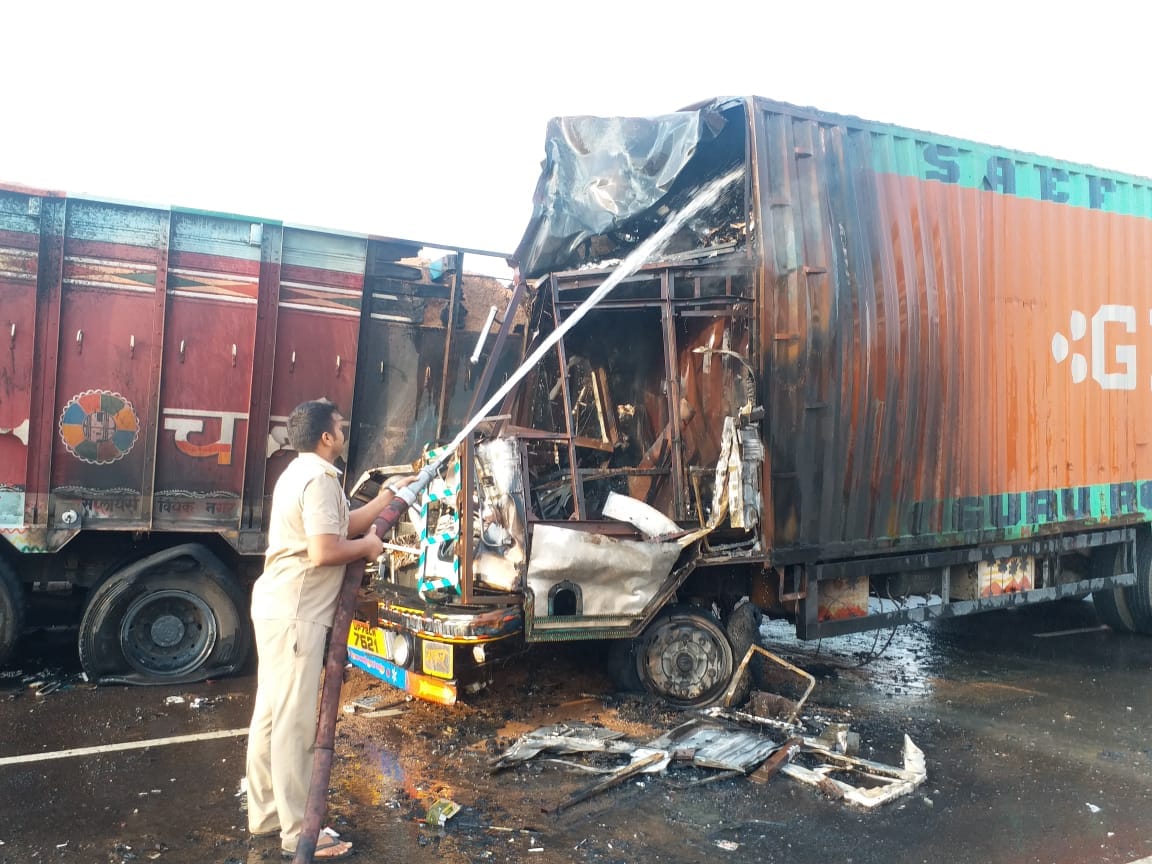 driver died in truck accident at Faizabad road