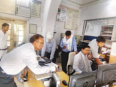 Gomti Express reached late for 5 hours