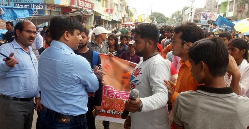 प्रशासन ने गांaधी मूर्ति पर रोकी जागरण मंच की पदयात्रा