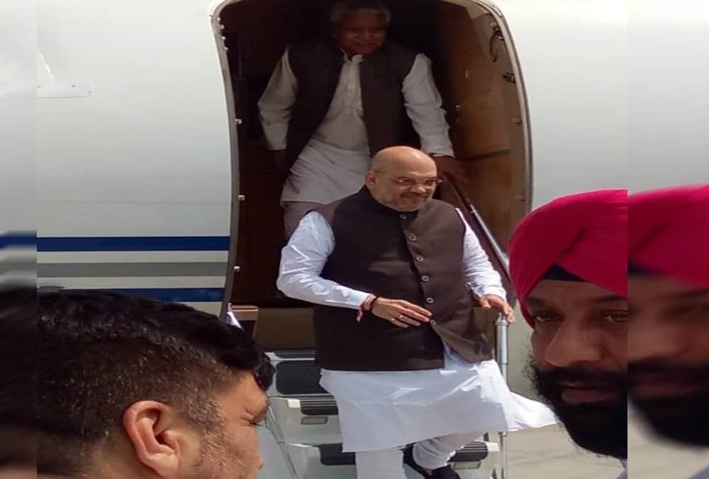 Bjp leader praised congress harish rawat in front of amit shah
