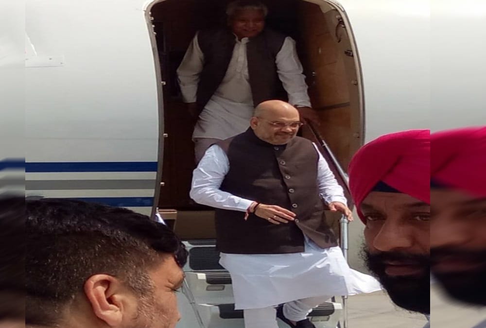 Bjp leader praised congress harish rawat in front of amit shah