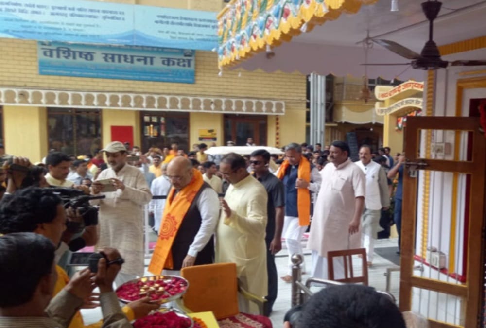 Pranav pandya says after meet amit shah shanti kunj not support any political party 