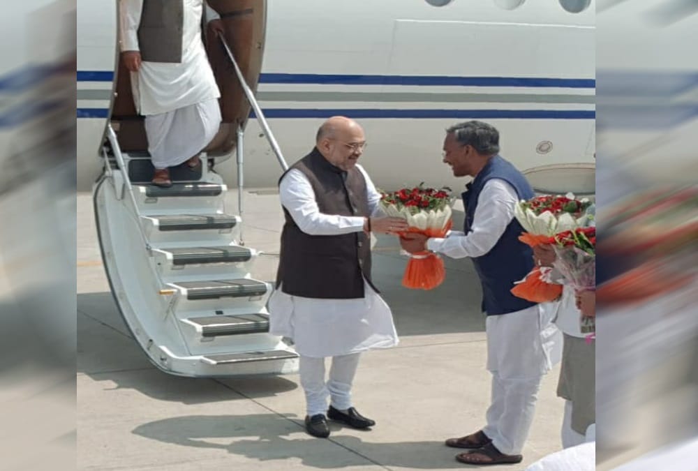 Bjp leader praised congress harish rawat in front of amit shah