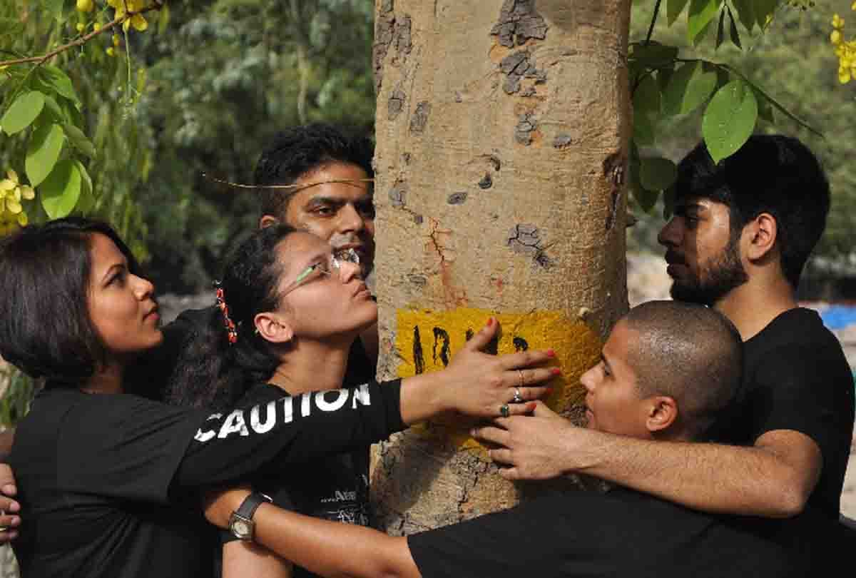 Delhi Chipko Movement: In protest against the deforestation 