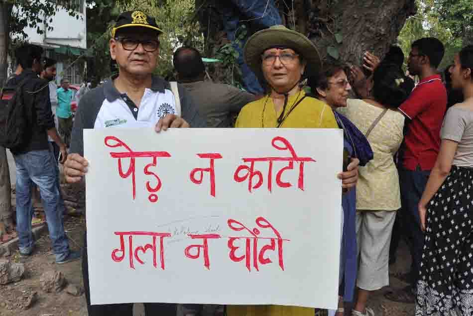 Delhi Chipko Movement: In protest against the deforestation 