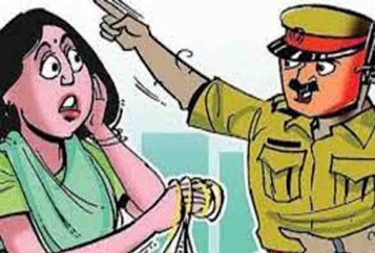 woman looted while returning from temple