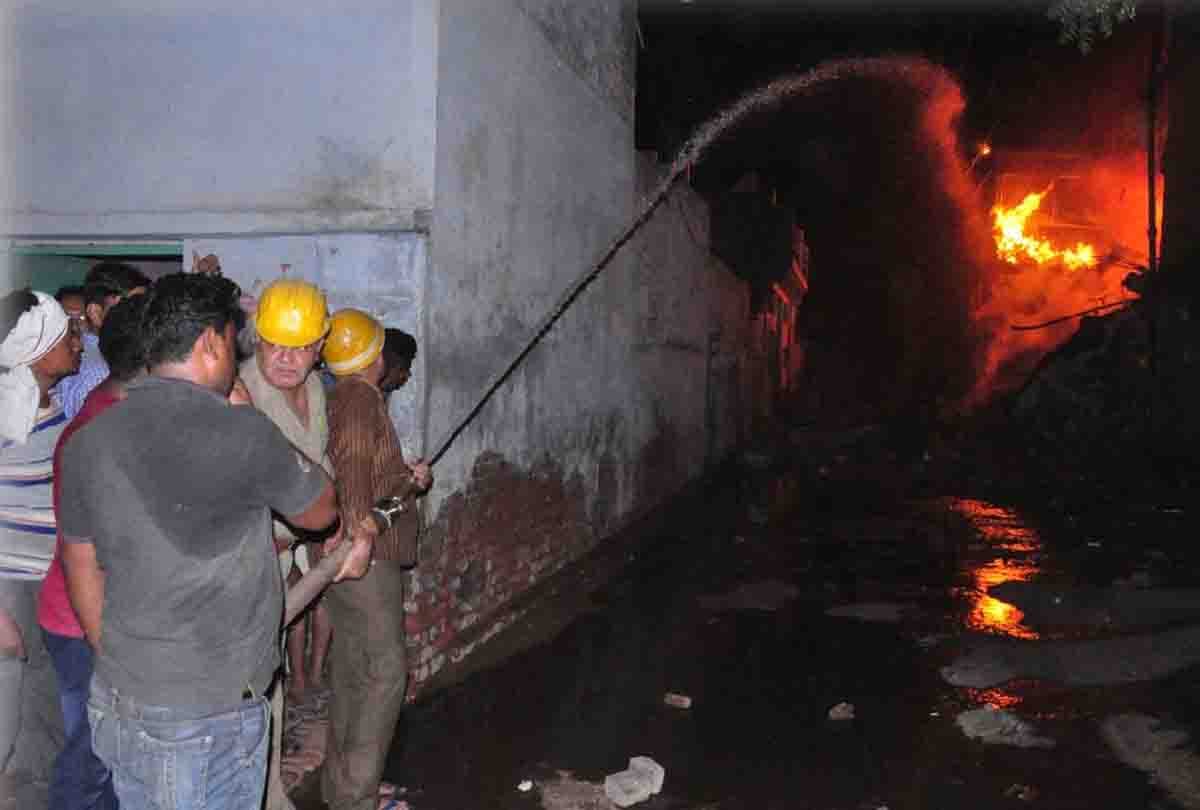 fire broke out in super house tannery kanpur