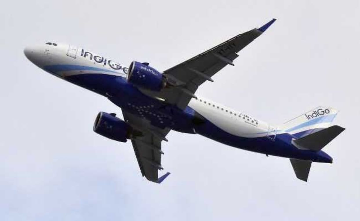  indigo flight returns to kolkata after brokage in windshield
