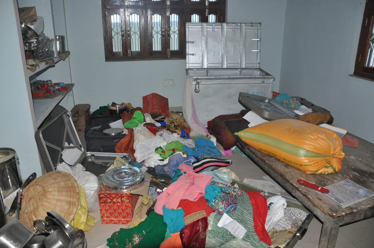Millions of theft of two houses in mau