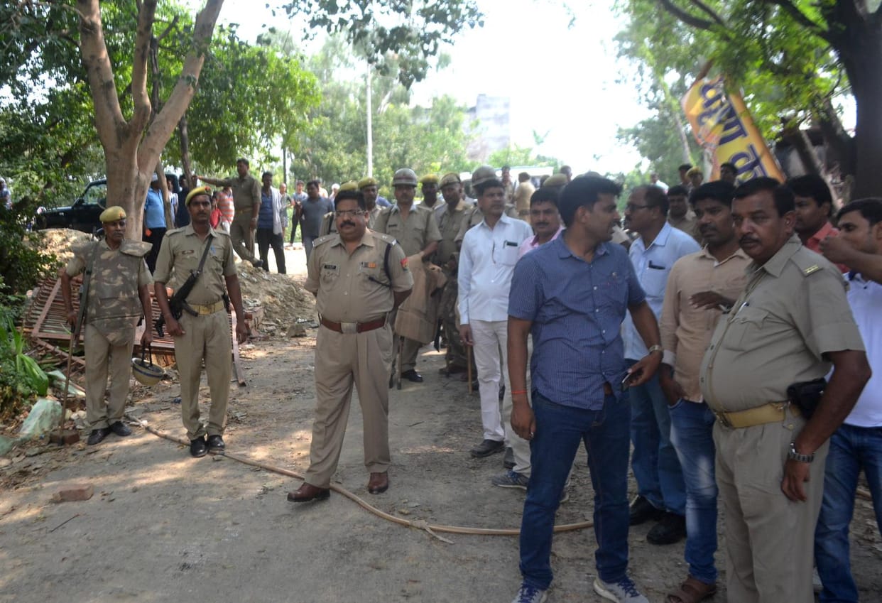 Krishna college building collapses