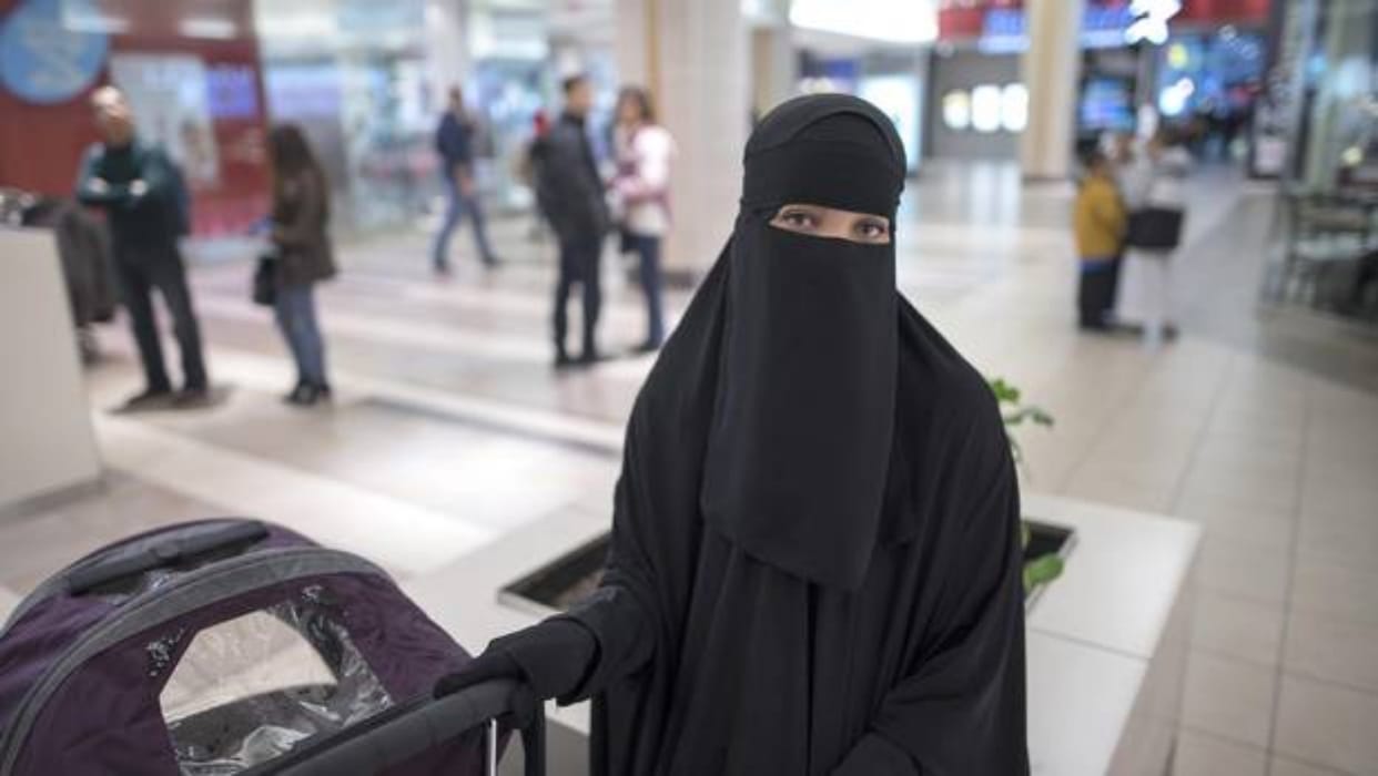 Saudi Arabia to open itself up to foreign tourists for first time