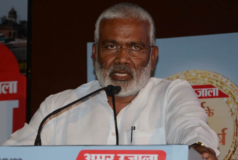 Transport Minister Swatantra Dev Singh surprise check in RTO office noida