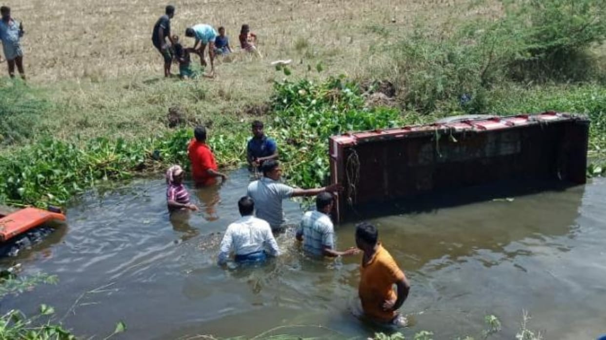 Telangana: 15 killed and 7 injured as tractor-trolley falls into canal