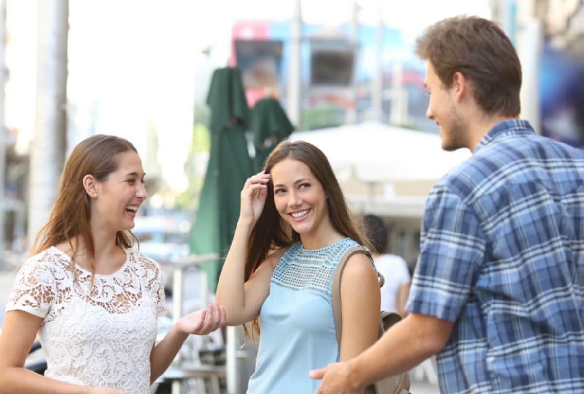 how to know crush likes you back and signs he or she has a secret crush on you