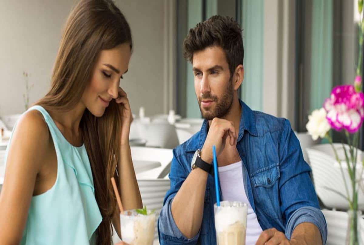 how to know crush likes you back and signs he or she has a secret crush on you