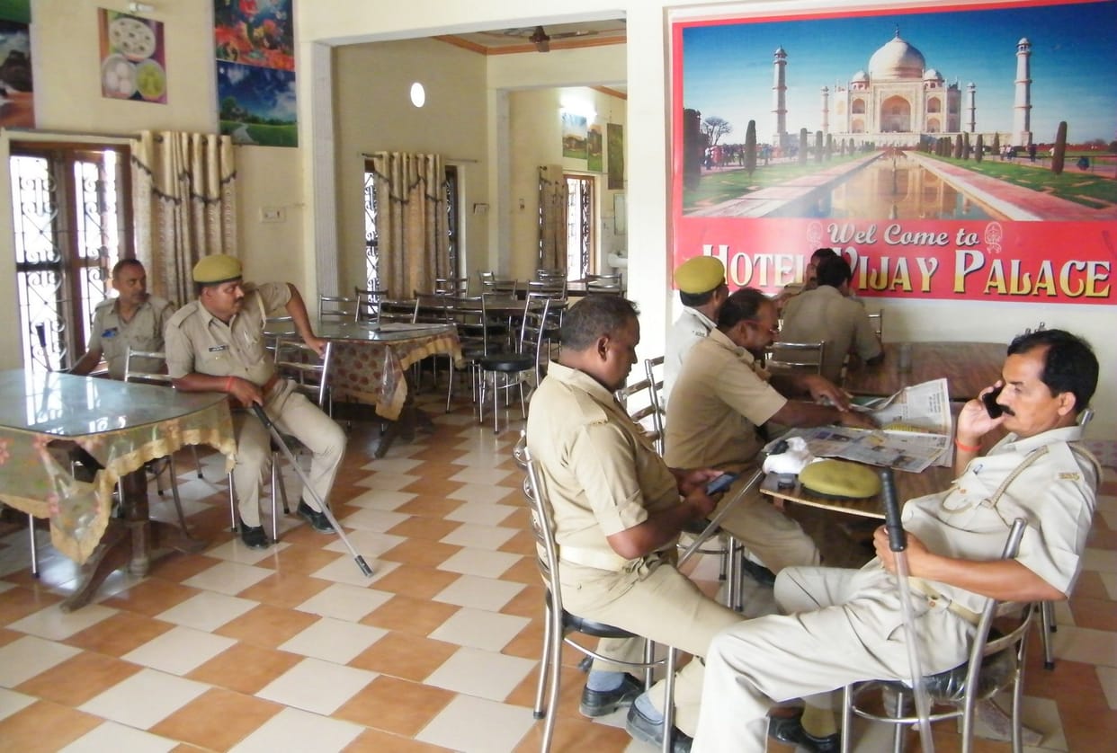माहौल बिगाड़ने की सूचना पर पुलिस अलर्ट 
