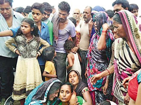 Byke rammed into electric pole, brother in law died 