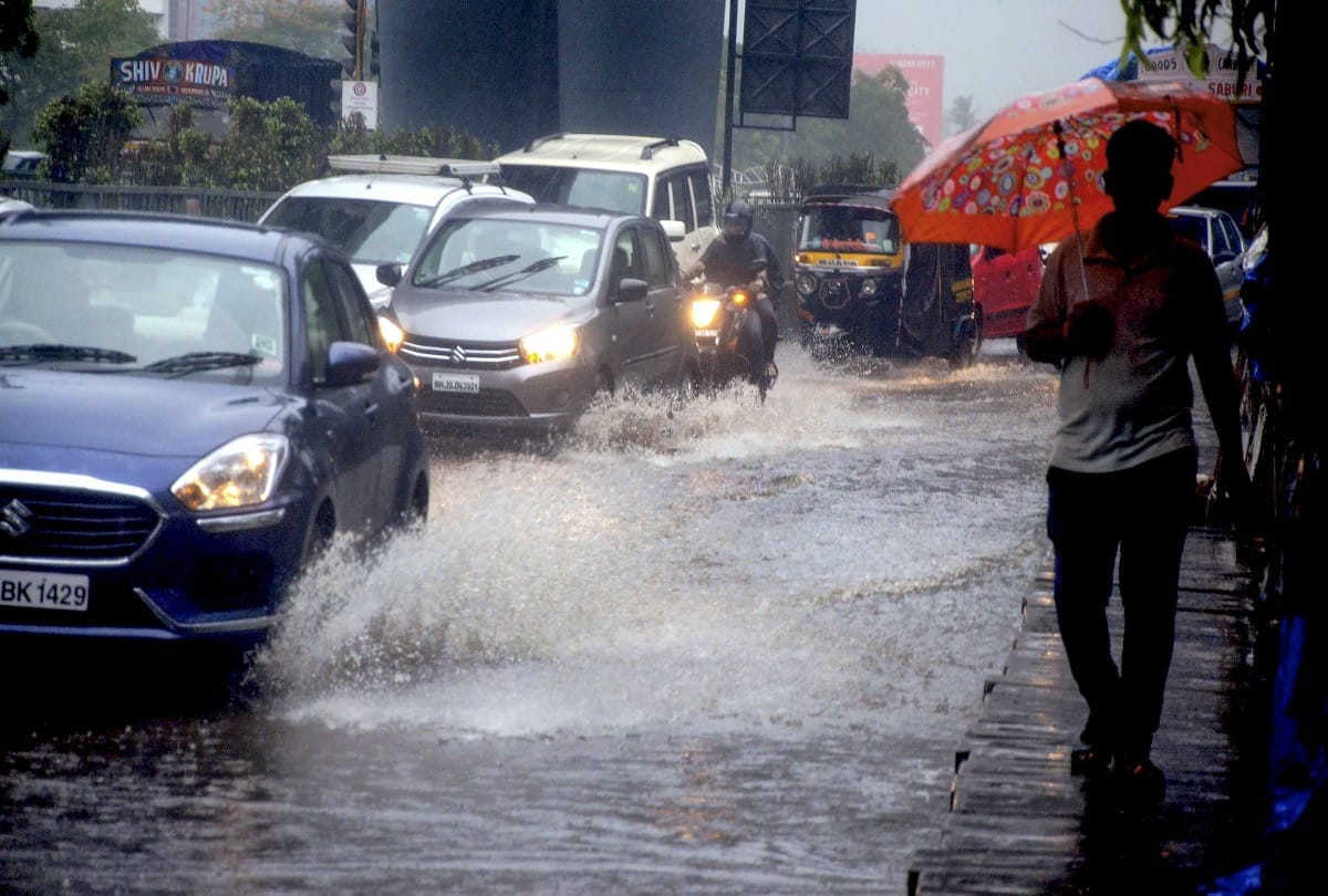 Mumbai Rain: Due to heavy rainfall trains on Up and Down lines running late in Mumbai